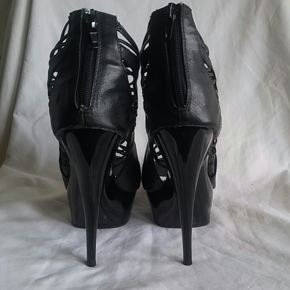 Shoes - Picture 4 of 8